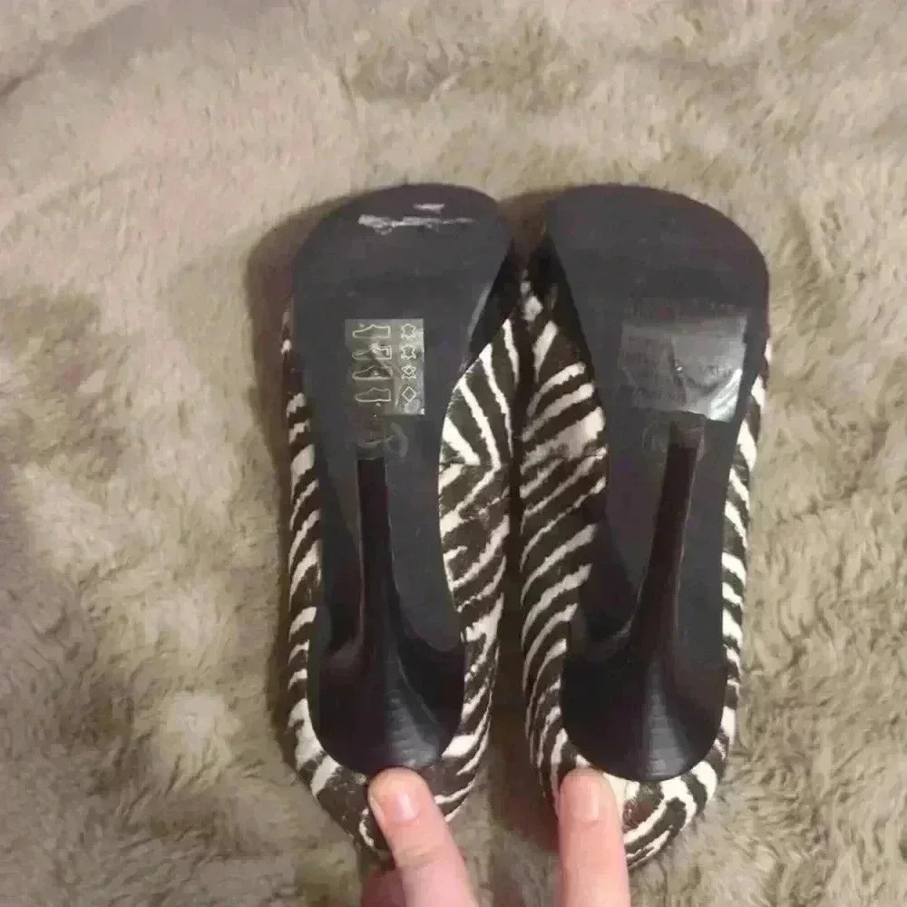Michael Kors Real dyed cow hair zebra print heels. Size 7 1/2 - Picture 6 of 8